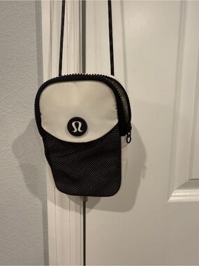 Woman and men lululemon athletica Black & white  Small Crossbody .
